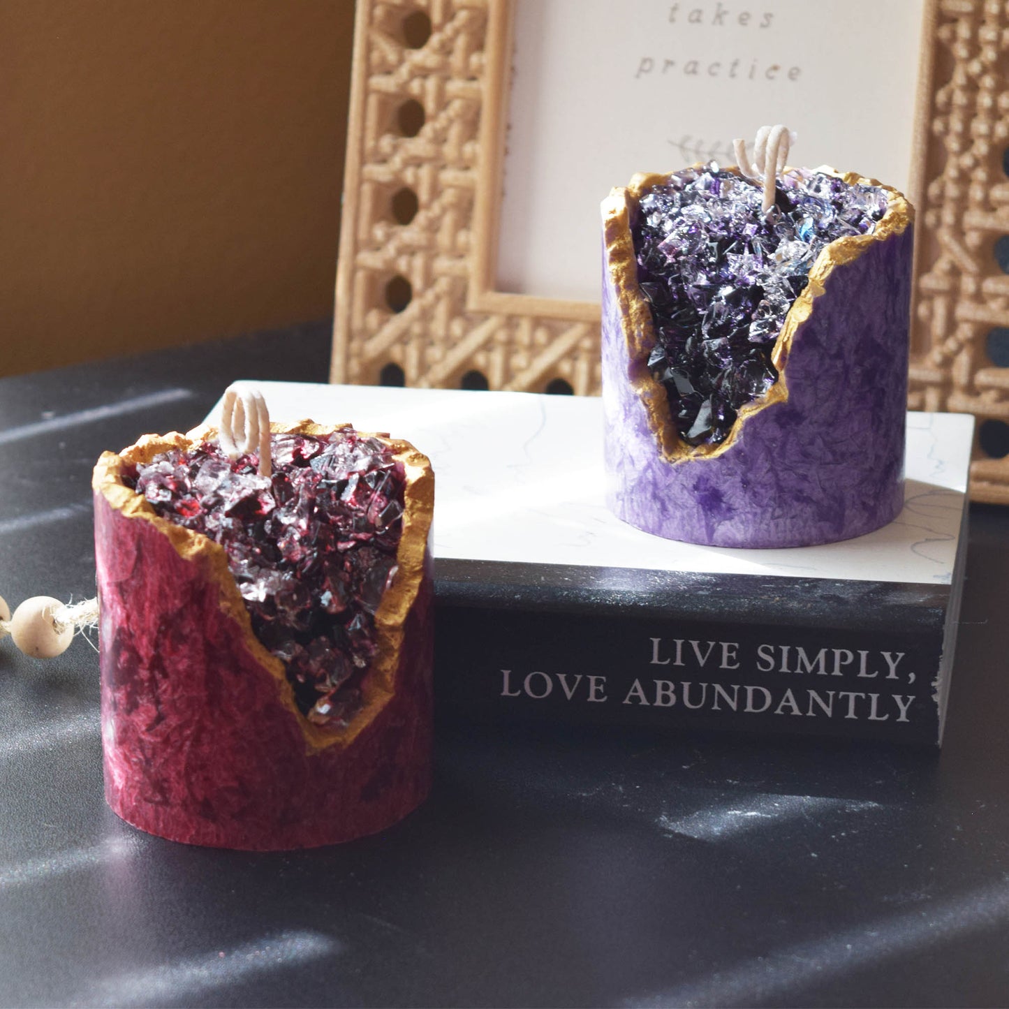 Halloween Crystal Geode Candle – Amethyst Waterfall Candle, Gothic Self‑Care Gift, Spooky Home Decor