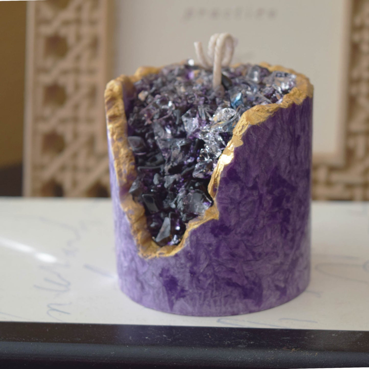 Halloween Crystal Geode Candle – Amethyst Waterfall Candle, Gothic Self‑Care Gift, Spooky Home Decor